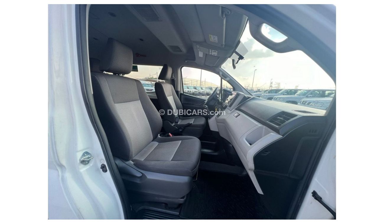 Toyota Hiace 2019 TOYOTA HIACE PETROL V6- GCC