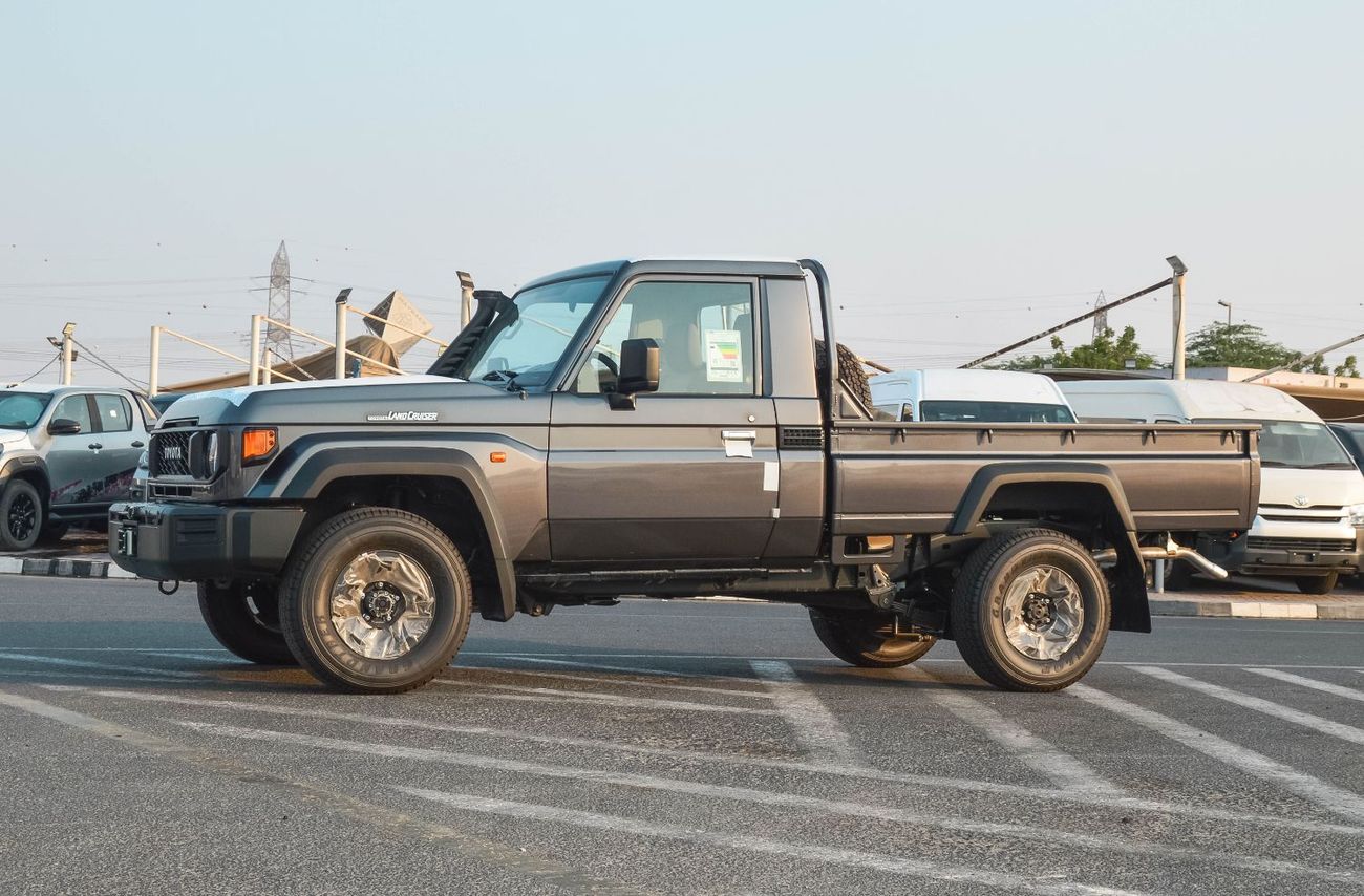 Toyota Land Cruiser Pick Up TOYOTA LAND CRUISER 79 2.8L MT SC DIESEL PICKUP 2025