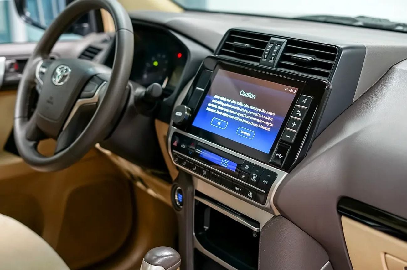 تويوتا برادو GXR 2 Door GXR GCC Specs - Exceptional Condition - Under Warranty