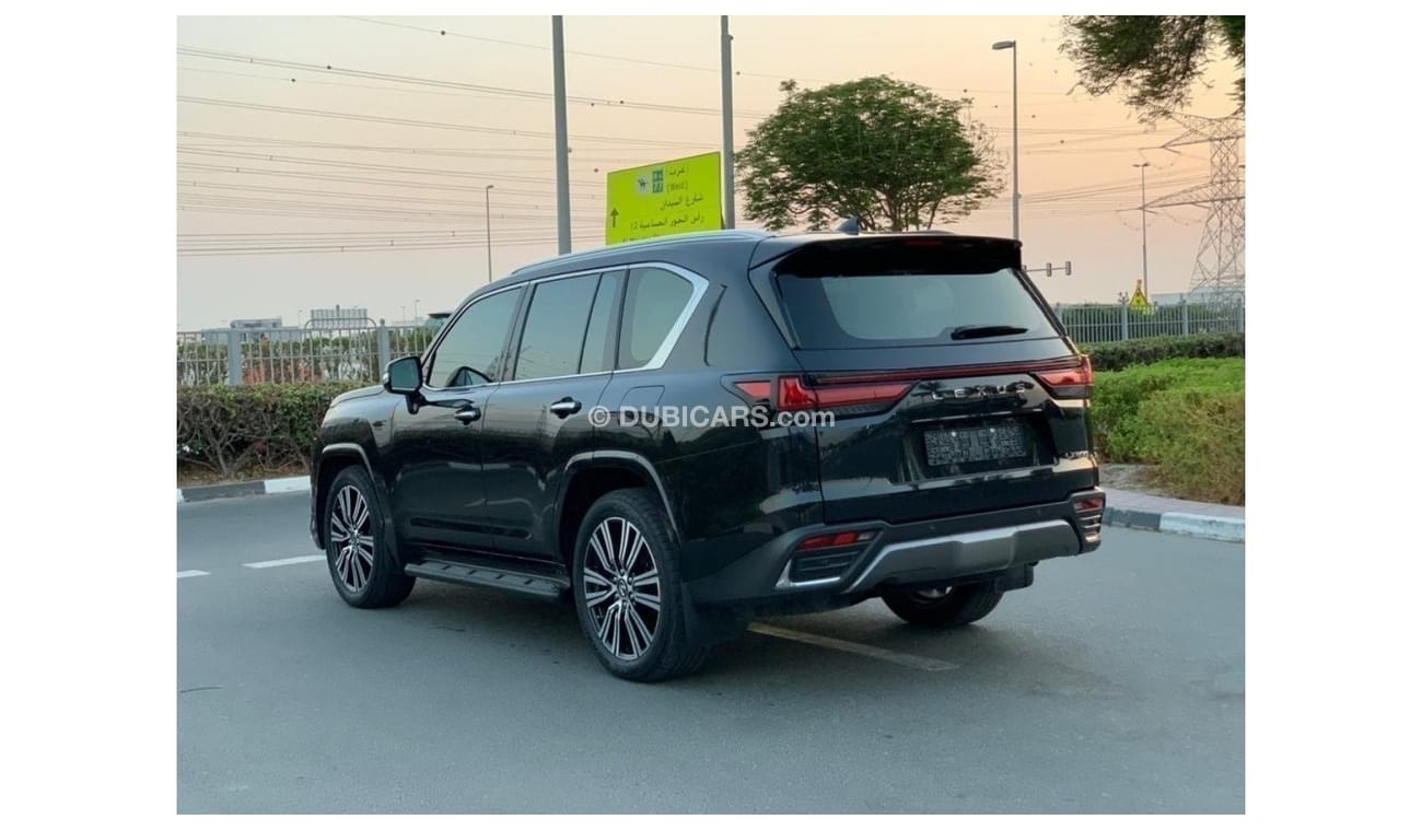 لكزس LX 600 سيجناتشر