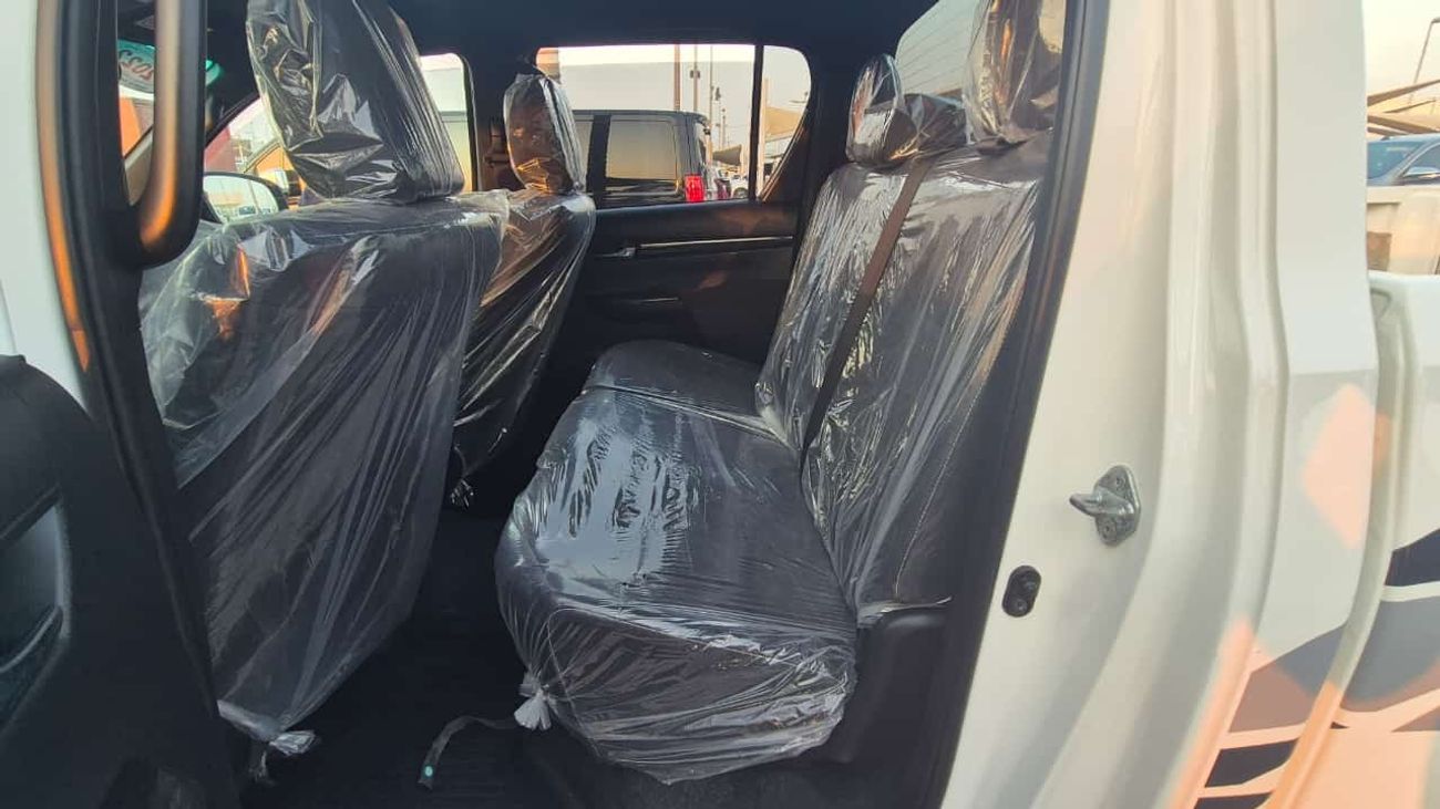 تويوتا هيلوكس S GLX 2.8L 4WD M/T Toyota Hilux 2022 V4 2.8L diesel manual clean car without accident without paint