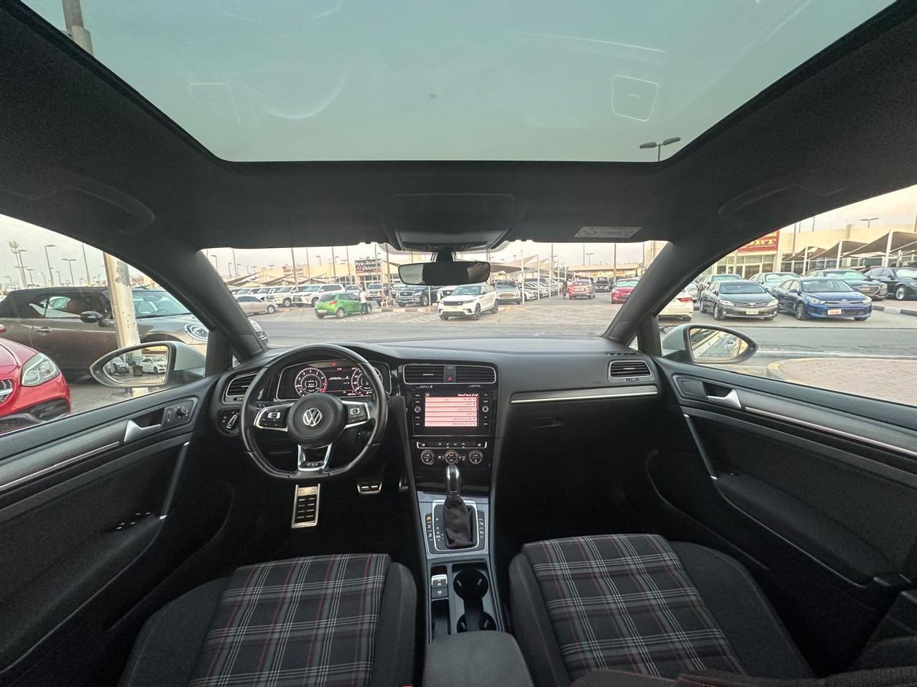 فولكس واجن جولف GTI Volkswagen Golf GTI_Gcc_2019_Excellent_Condition _Full option