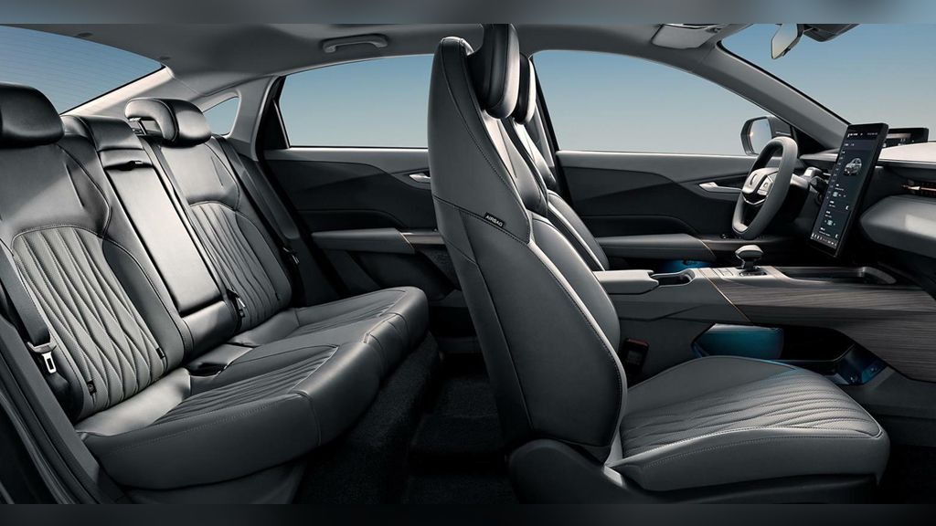Changan Eado Plus interior - Seats
