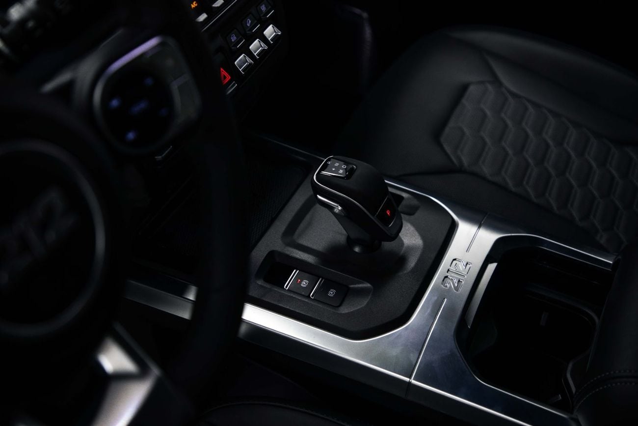 باو 212 T01 ADVENTURER 2.0L - GREEN INSIDE BLACK | EXPORT ONLY