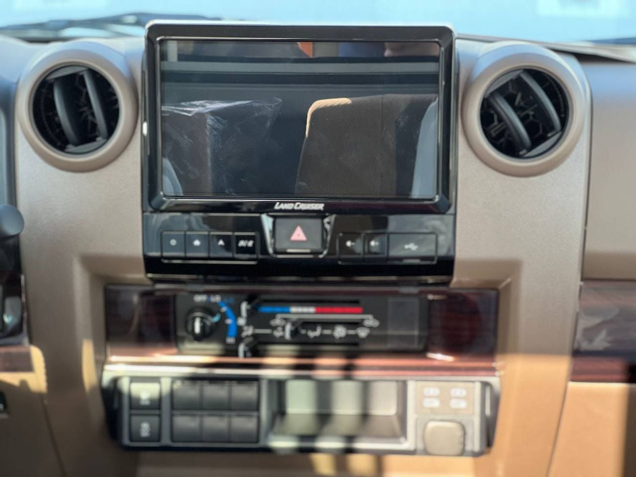 Toyota Land Cruiser Pick Up S/C LC79 2.8L DSL M/T // 2025 // HIGH OPTION WITH RADAR , DIFF LOCK , DVD&BACK CAMERA // SPECIAL OFF