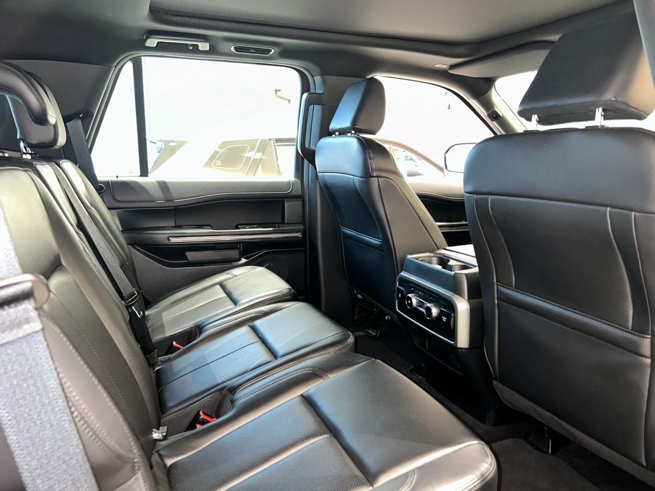 Ford Expedition XT221 / FREE Insurance + Registration / AL TAYER MOTORS / AL QOUZ SHOWROOM