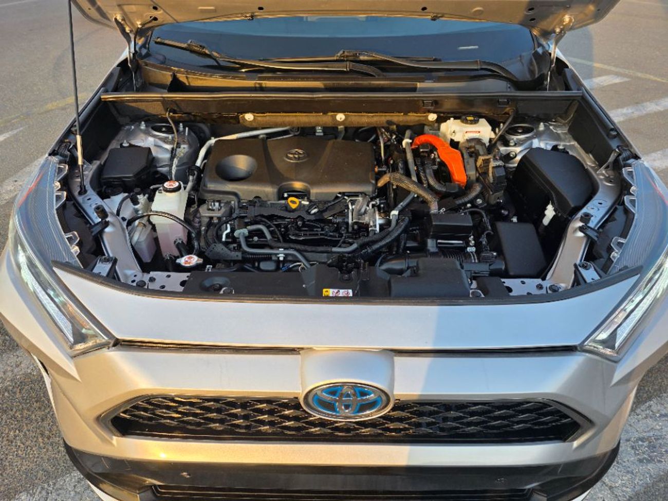 Toyota RAV4 2019 Model XSE hybrid engine Paranomic and two cameras