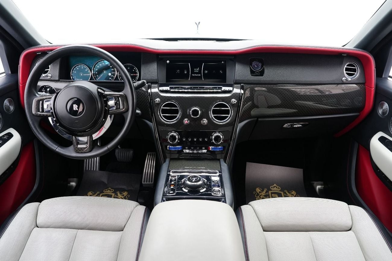 Rolls Royce Cullinan BLACK BADGE , FACELIFT, Rear VIP Seats w/ Screens, Starlight, Bespoke Audio, GCC Specs!