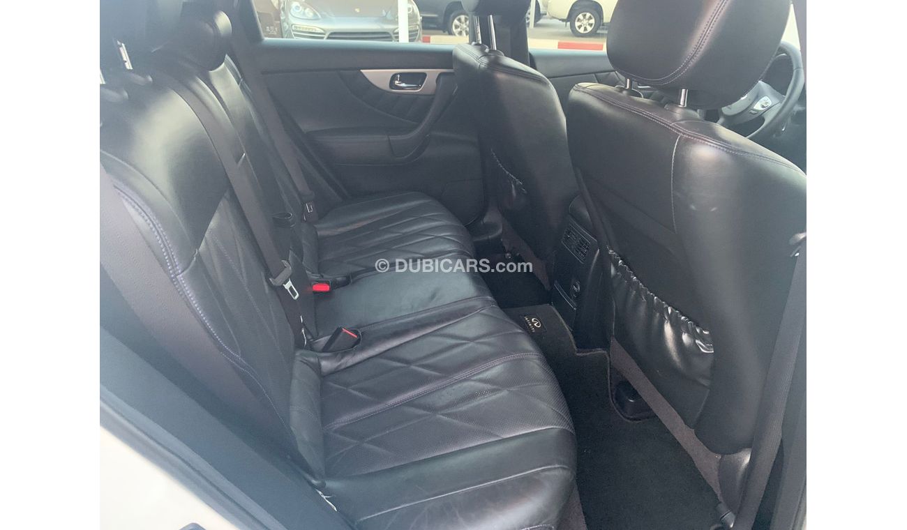 إنفينيتي QX70 Infiniti QX70 S  2015