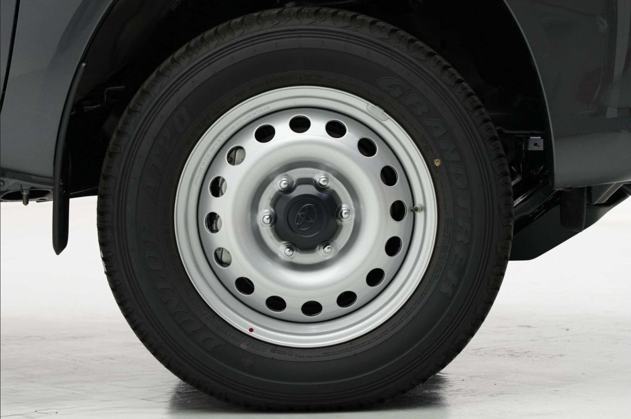 Toyota Hilux 2.4L 4X4 D/C STD(i) M/T DIESEL