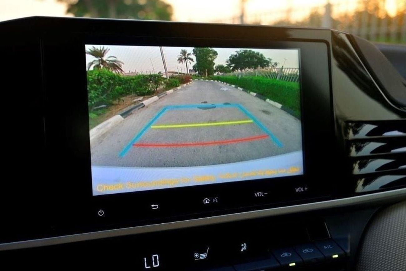 Toyota Camry 2.5L Hybrid Automatic