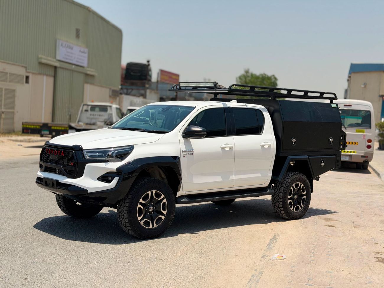 Toyota Hilux SGLX Toyota Hilux 2023model 2.8L Diesel Engine 4 cylinder colour white Transmission Automatic Interi