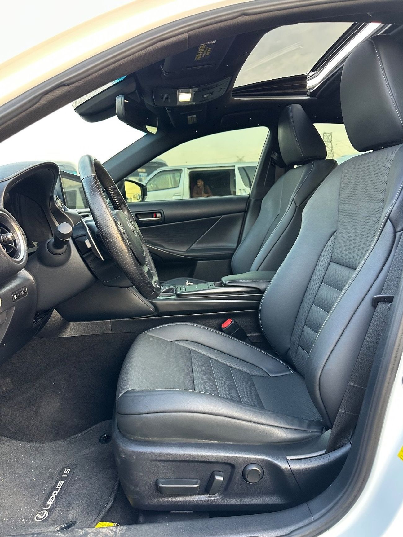 Lexus IS350 F Sport Platinum AWD 3.5 L | Cooling and heating seats | Radar, Road Assist system | Full option