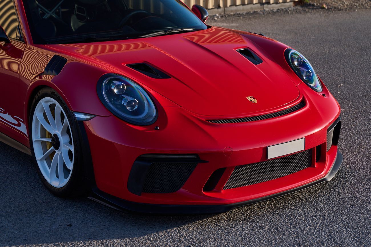 بورش 911 بورشه GT3 RS - Weissach  بورشه 911 GT3 RS مميزة جدًا مع الحزمة النادرة والمطلوبة "Weissach". في الجي