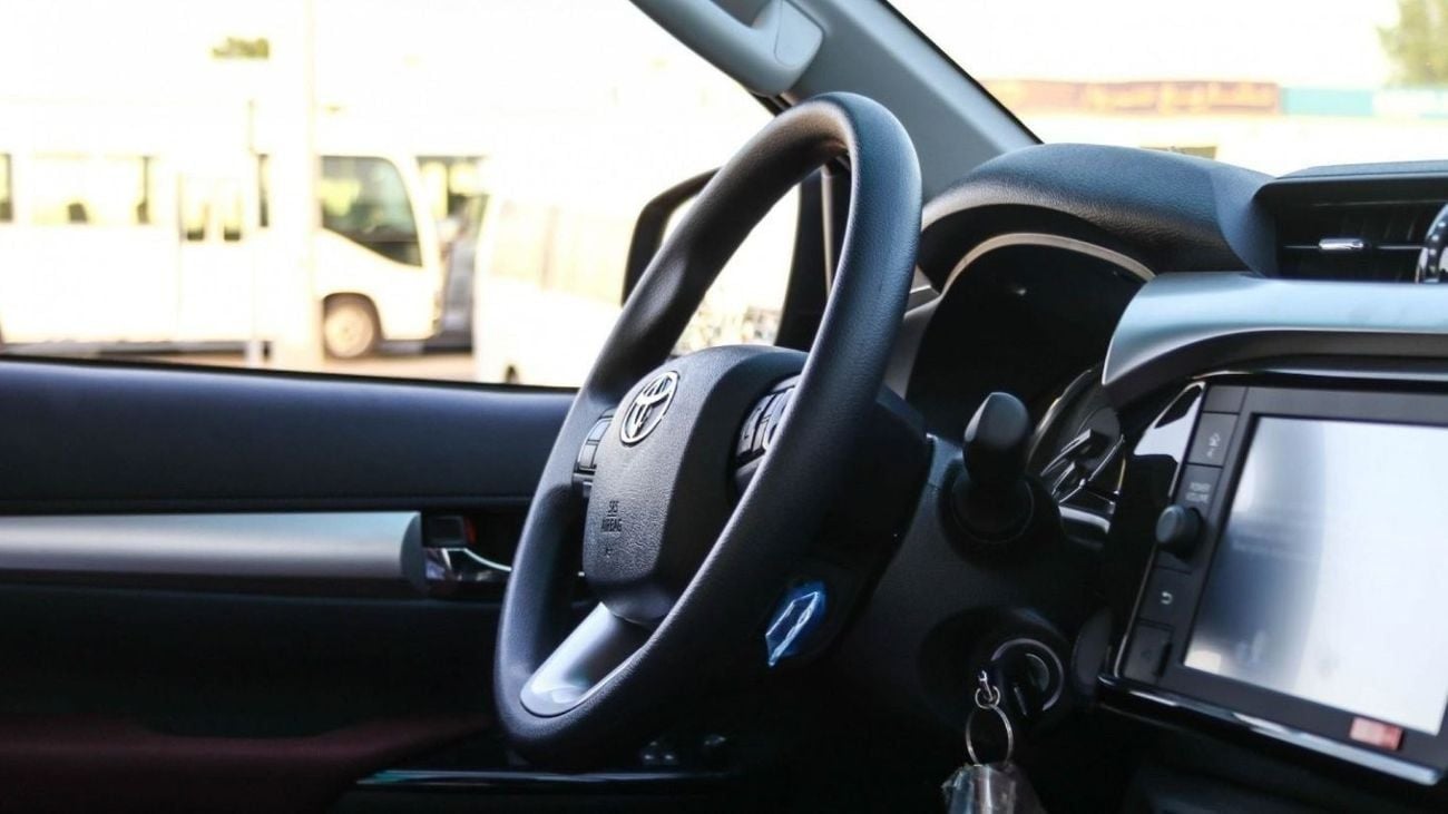 Toyota Hilux SGLX HILUX GLX 2.7L AT PETROL 2024