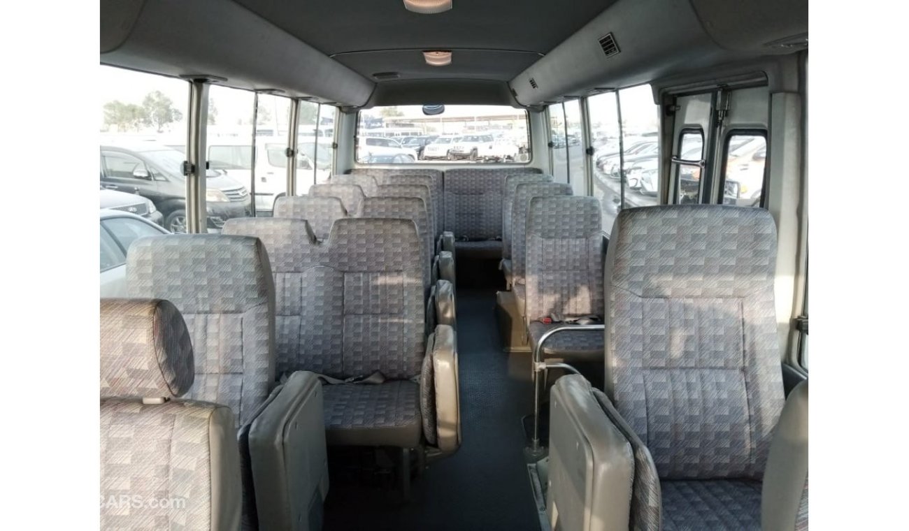 نيسان سيفيليان NISSAIN CIVILLIAN BUS RIGHT HAND DRIVE (PM1085)