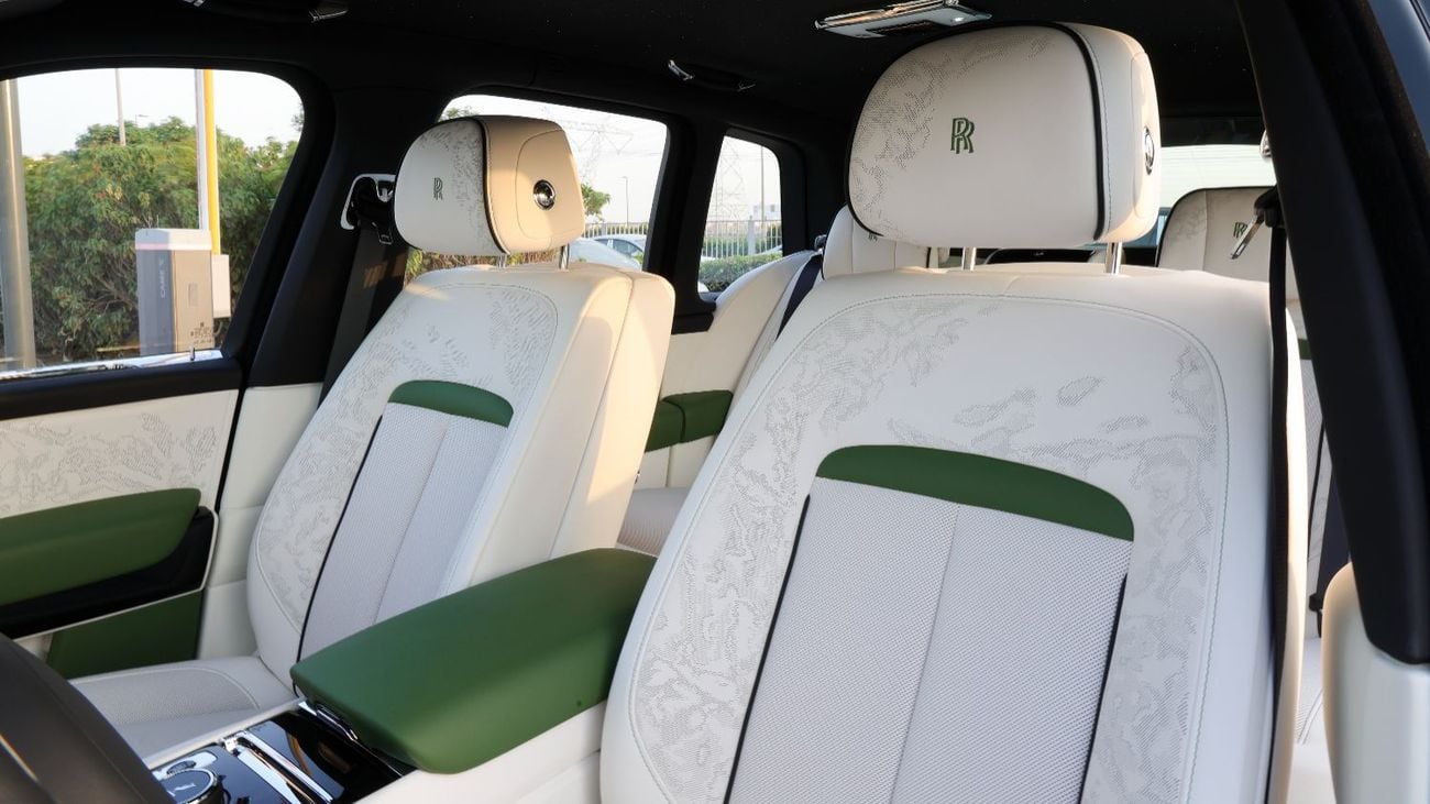 Rolls Royce Cullinan STANDARD Rolls Royce Cullinan - Silver Badge - 2026