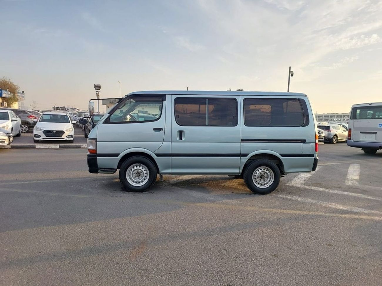 Toyota Hiace TOYOTA HIACE VAN RHD 2001 MODEL 2.0 L PETROL MANUAL(PM04631)