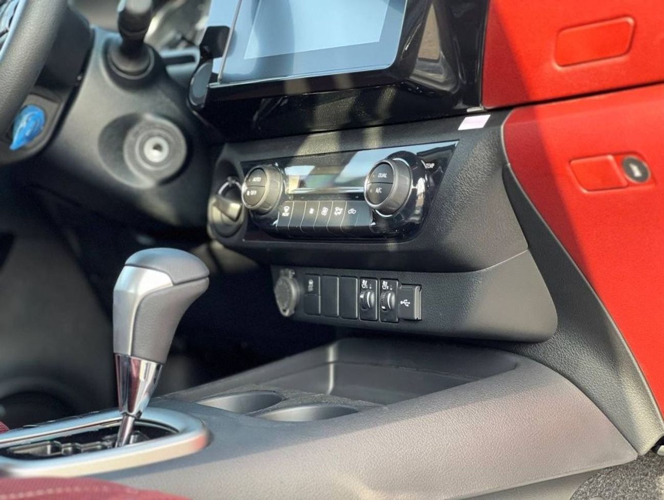 Toyota Hilux 2.7L PTR A/T // 2024 // MID HIGH OPTION WITH  SEATS VENTILATION , LED LIGHT , POWER WINDOWS // SPECI