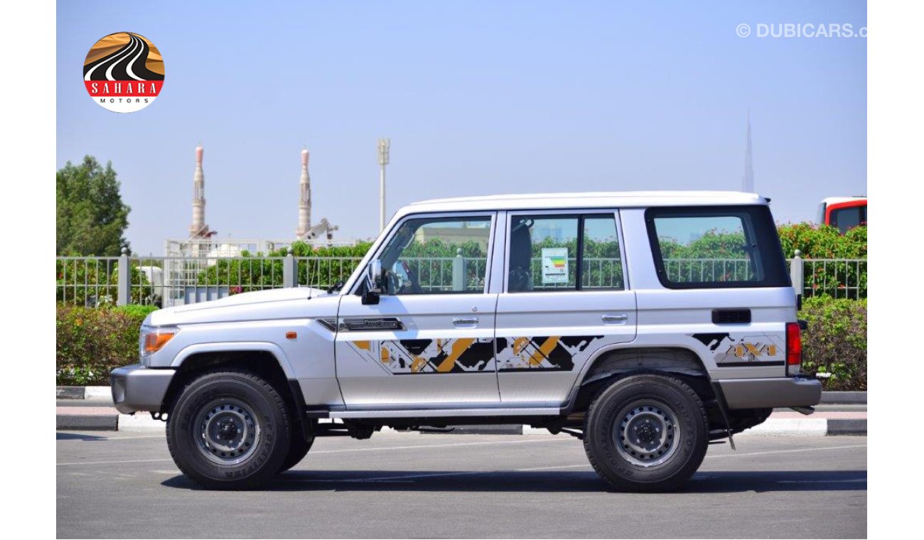 تويوتا لاند كروزر هارد توب 76 LX V6 4.0L Petrol Manual Transmission