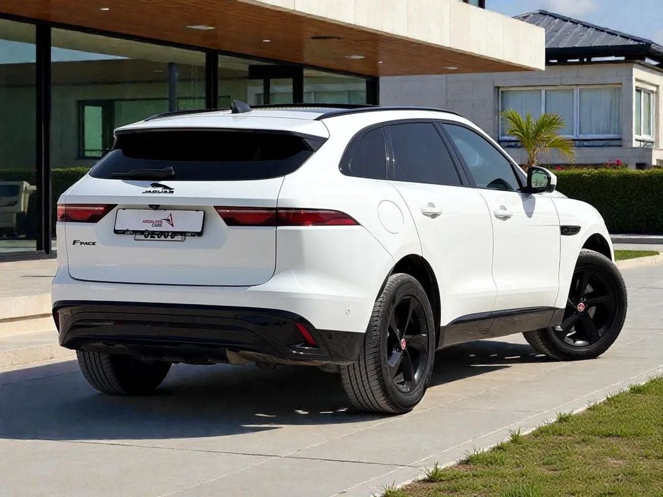 Jaguar F-PACE !! EID SALE !! 1 YEAR FREE WARRANTY !!  AED 1,650 P.M | 0% DOWN PAYMENT | JAGUAR F-PACE R-SPORT PRES