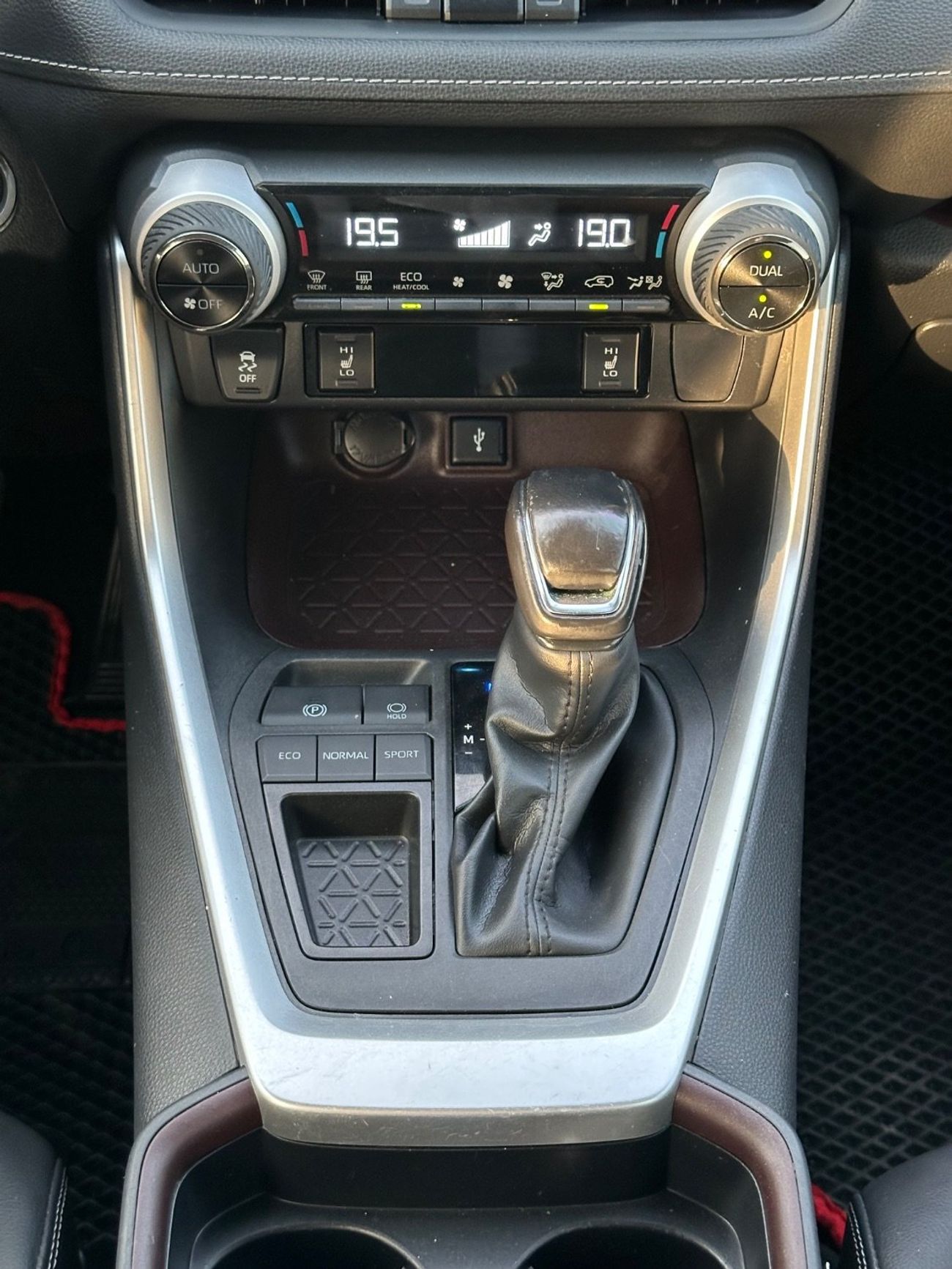 تويوتا راف ٤ premium Japan 360 camera Full Option