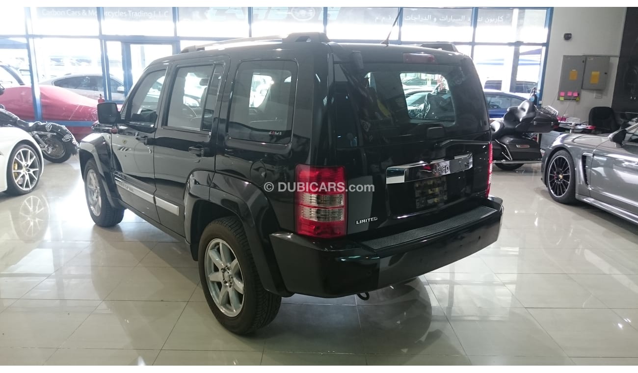 جيب شيروكي - 2010 - 98000 KM - FULL OPTION