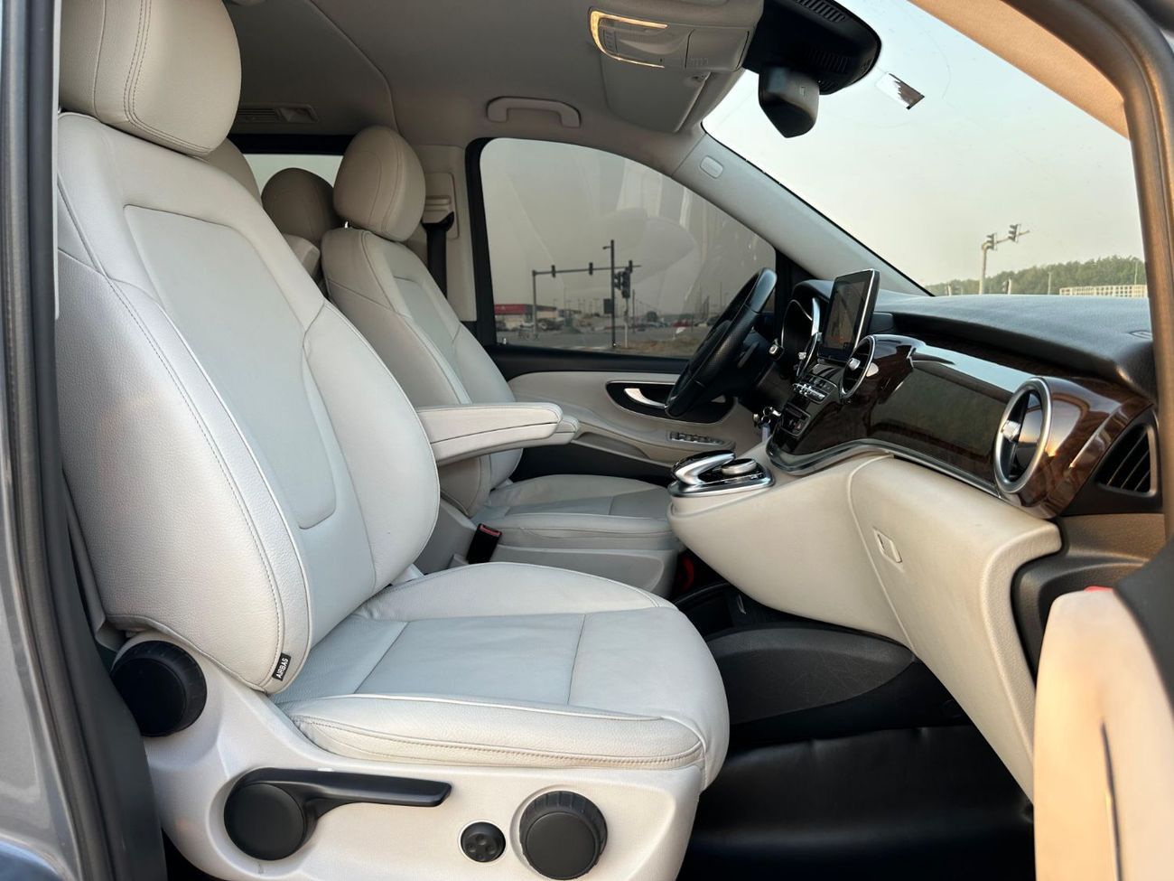 Mercedes-Benz V 250 MERCEDES V-250 2018 GCC FULL OPTION // PERFECT CONDITION