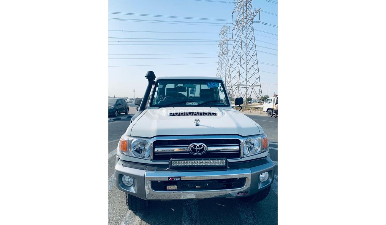 Toyota Land Cruiser Pick Up 1VD V8 Diesel engine very nice car