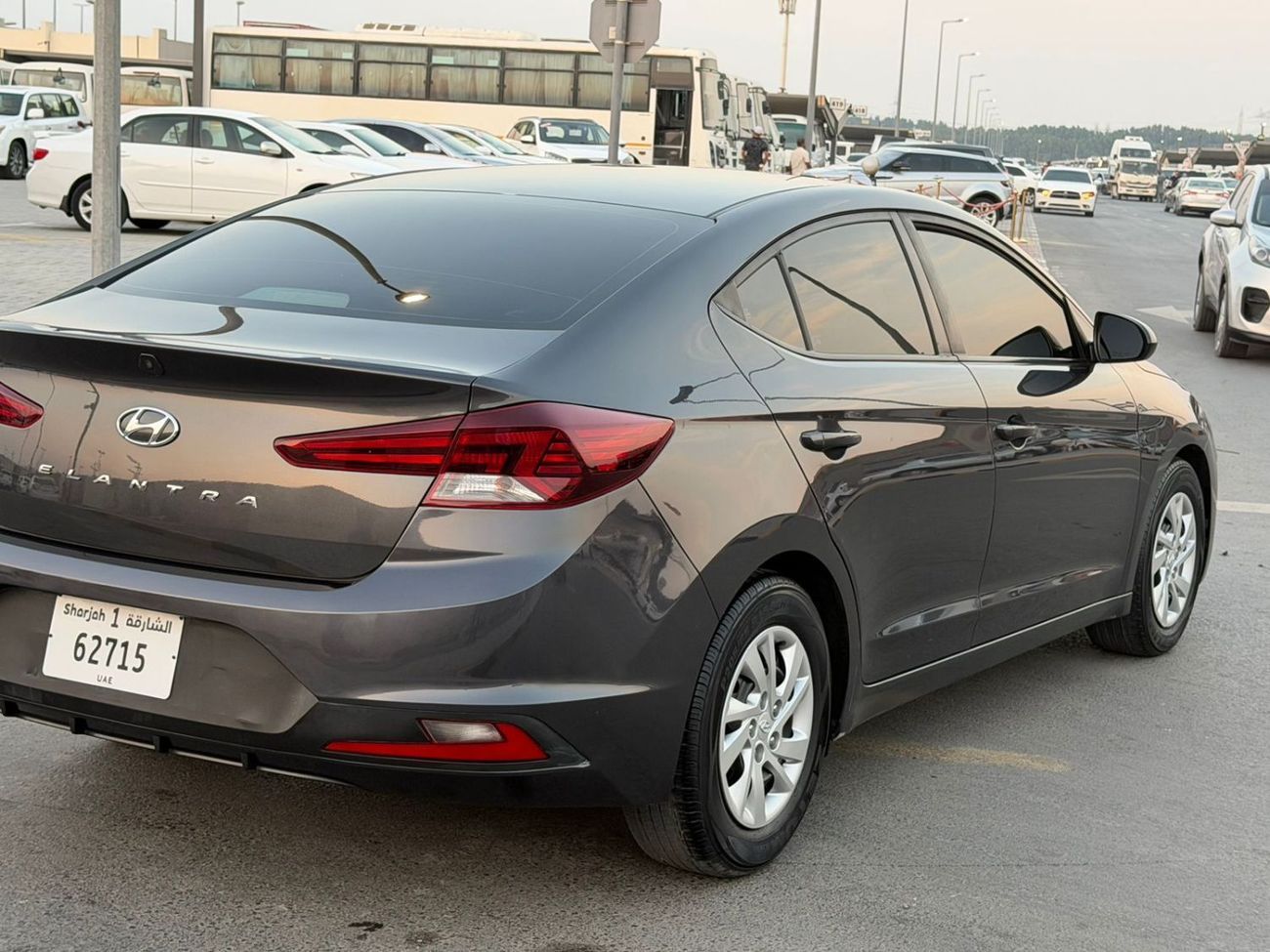 Hyundai Elantra GL 2.0L Luxury and top condition