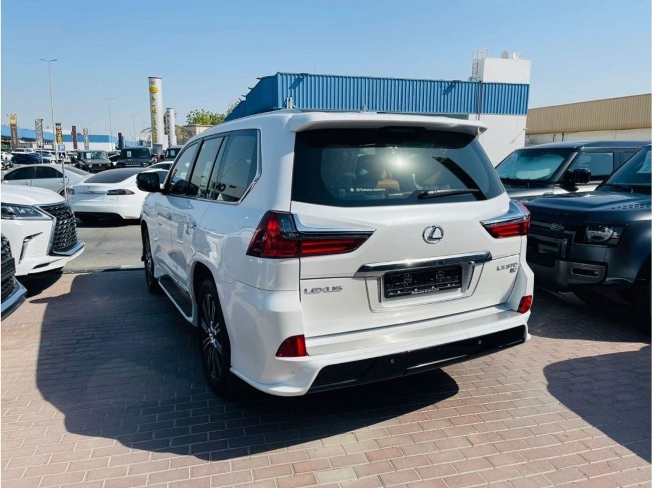 Lexus LX 570 LEXUS LX570 4 YEARS WARRANTY FROM ALFUTTAIM