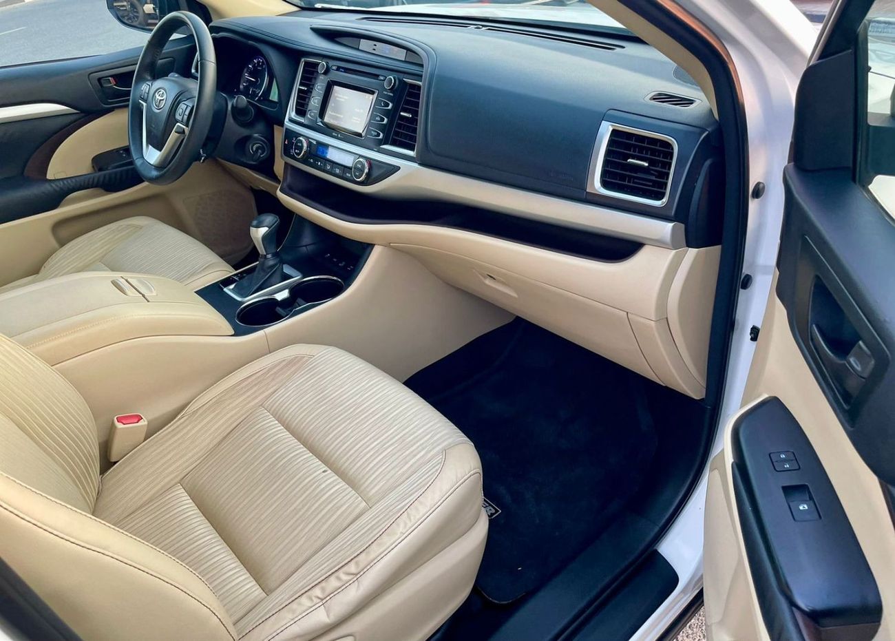 Toyota Highlander 2015 Toyota Highlander LE+ Plus 3.5L V6 - AWD 4x4 - Trunk Auto 7 Seater Electric Seat - 141,000 Mile