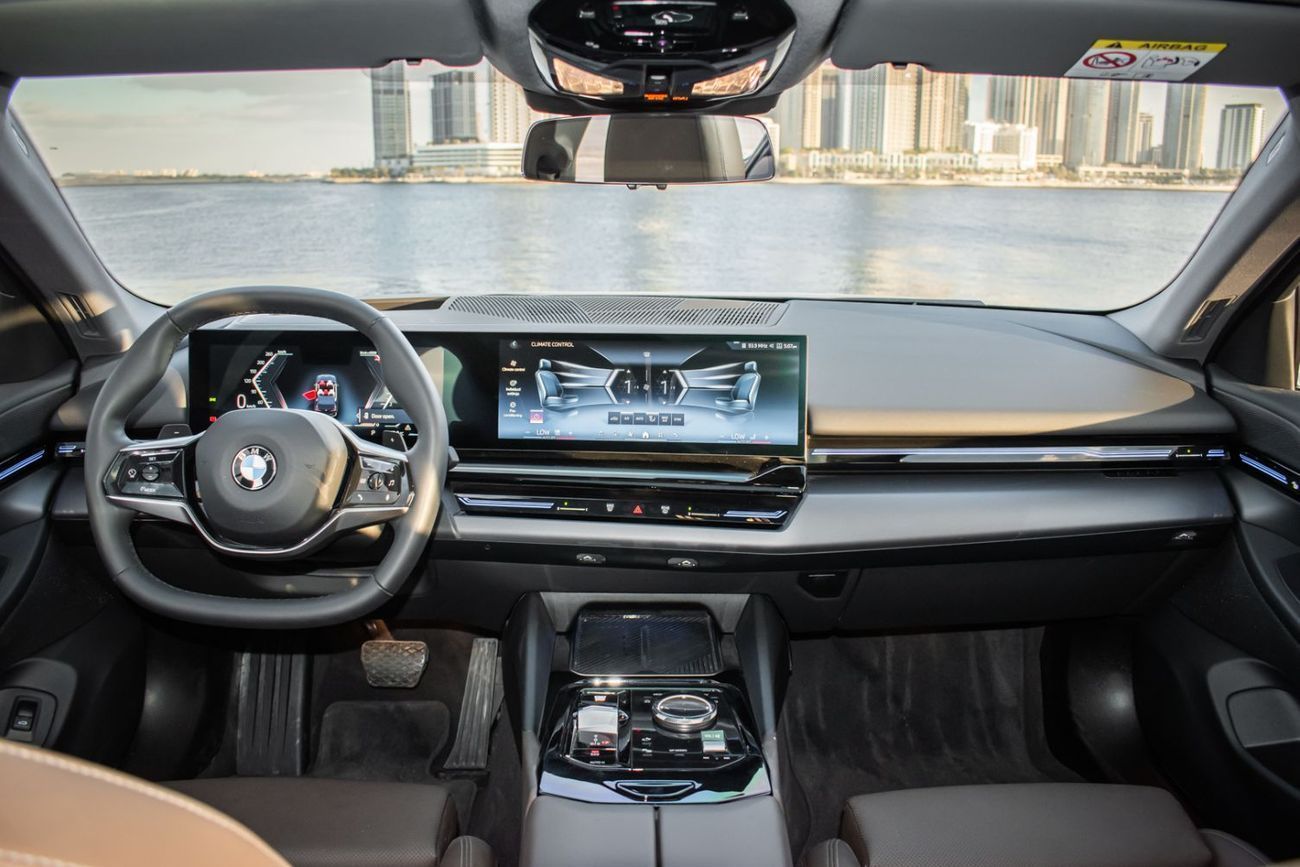 بي أم دبليو 520i M SPORT PRO 