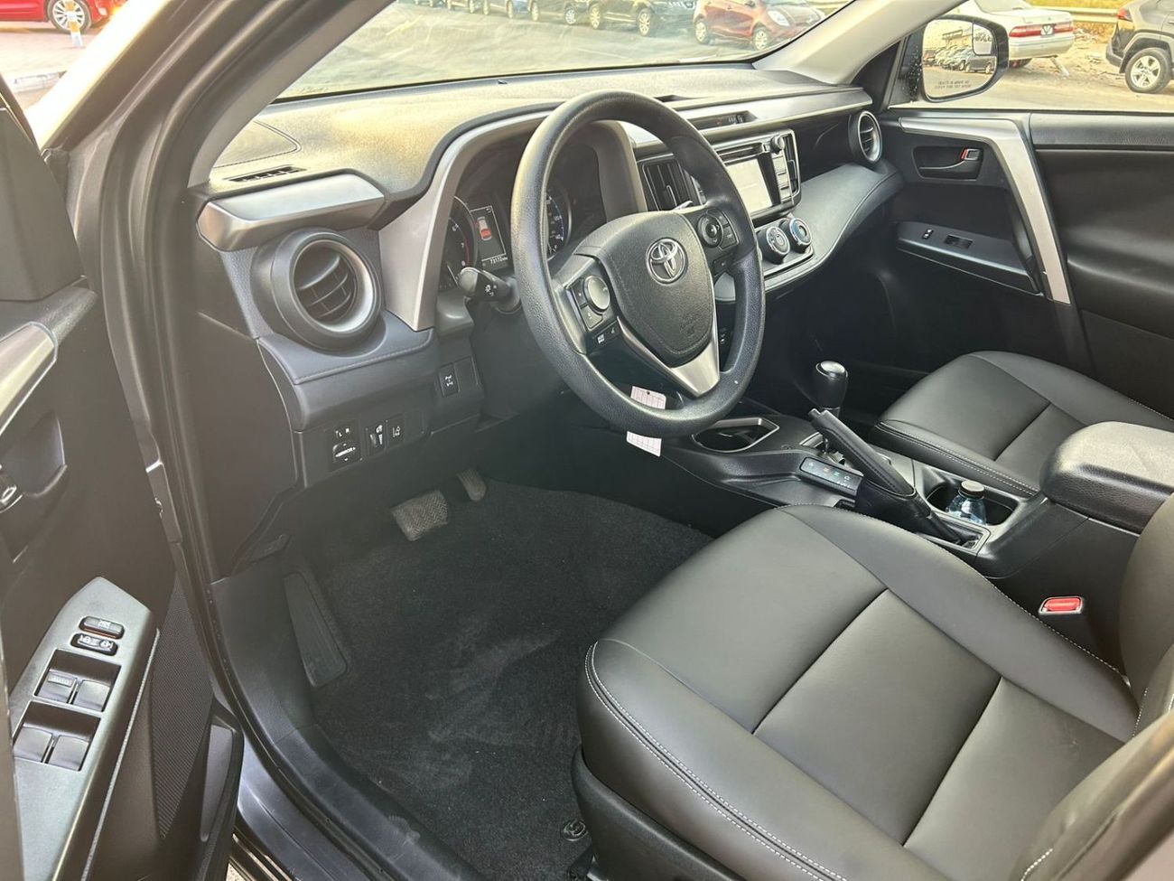 Toyota RAV4 2018 Toyota Rav4 LE 2.5L V4 Mid Option - 4x4 AWD - Leather Seats - Rims -