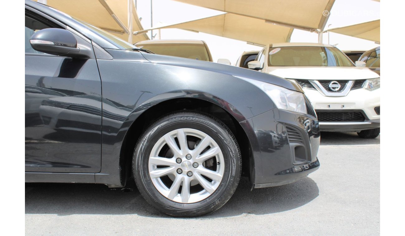 Chevrolet Cruze LT ACCIDENTS FREE - GCC - MID OPTION - CAR IS IN PERFECT CONDITION INSIDE OUT