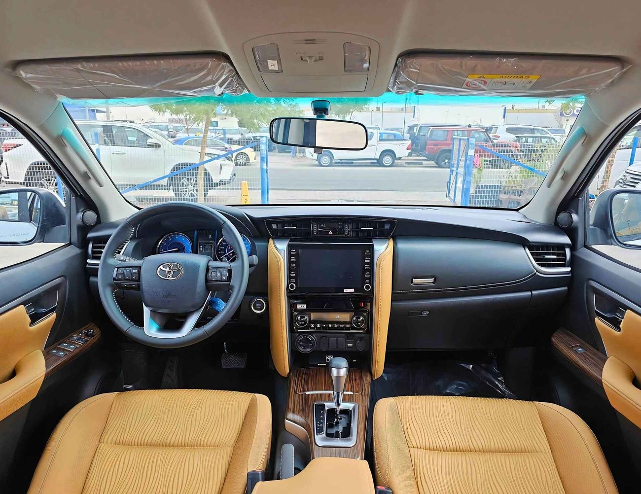 Toyota Fortuner 2.7L V4 PETROL / PUSH START / DVD CAMERA / FULL OPTION (CODE# 69032)