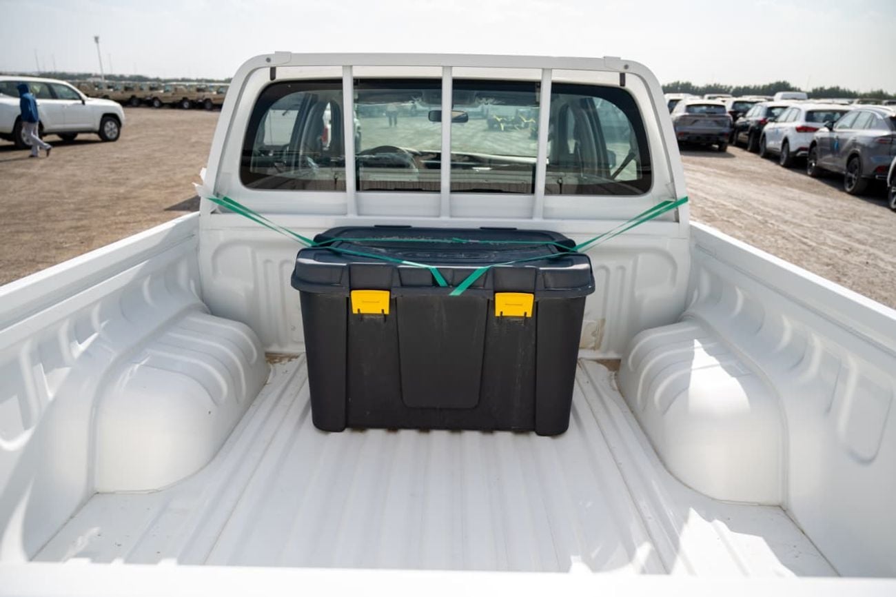 تويوتا هيلوكس SGLX 2.4GD | Manual | Diesel | Pickup Truck | Four Wheel Drive | 5 Seats | 4 Door