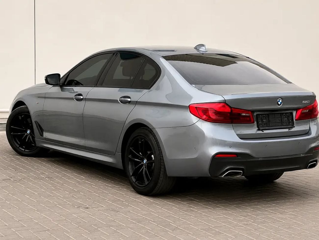 BMW 520i 1,183 P.M | 520i M Sport | GCC Specs | Pristine Condition
