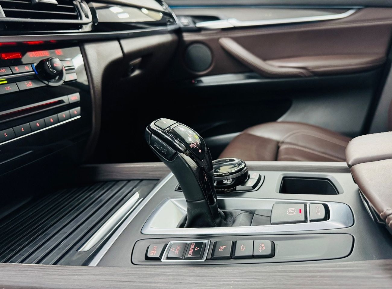 BMW X5 50i Exclusive GCC .. V8 .. FSH .. Perfect Condition ..