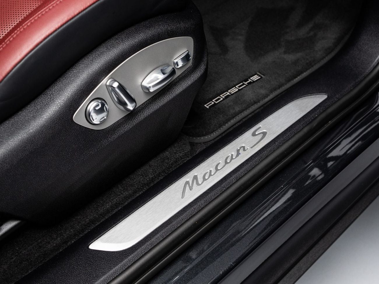 Porsche Macan S 3.0L (340 HP) 2024 Porsche Macan S, 2.9 V6, 4WD, 375bhp, 7 Speed Dual-Clutch Automatic