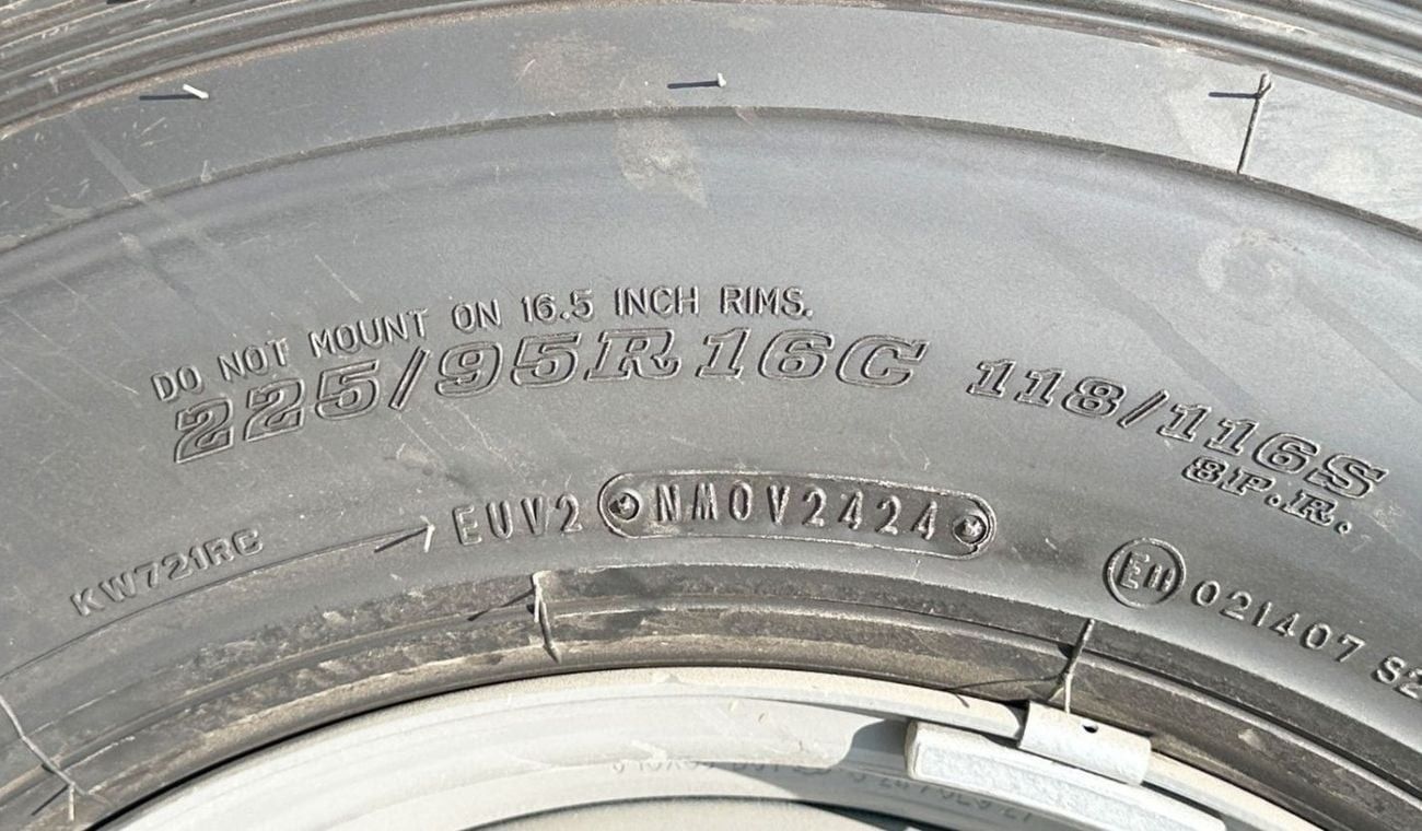 Toyota Land Cruiser 79 4.2L SC 3STR DSL 2 AIRBAG & ABS MT