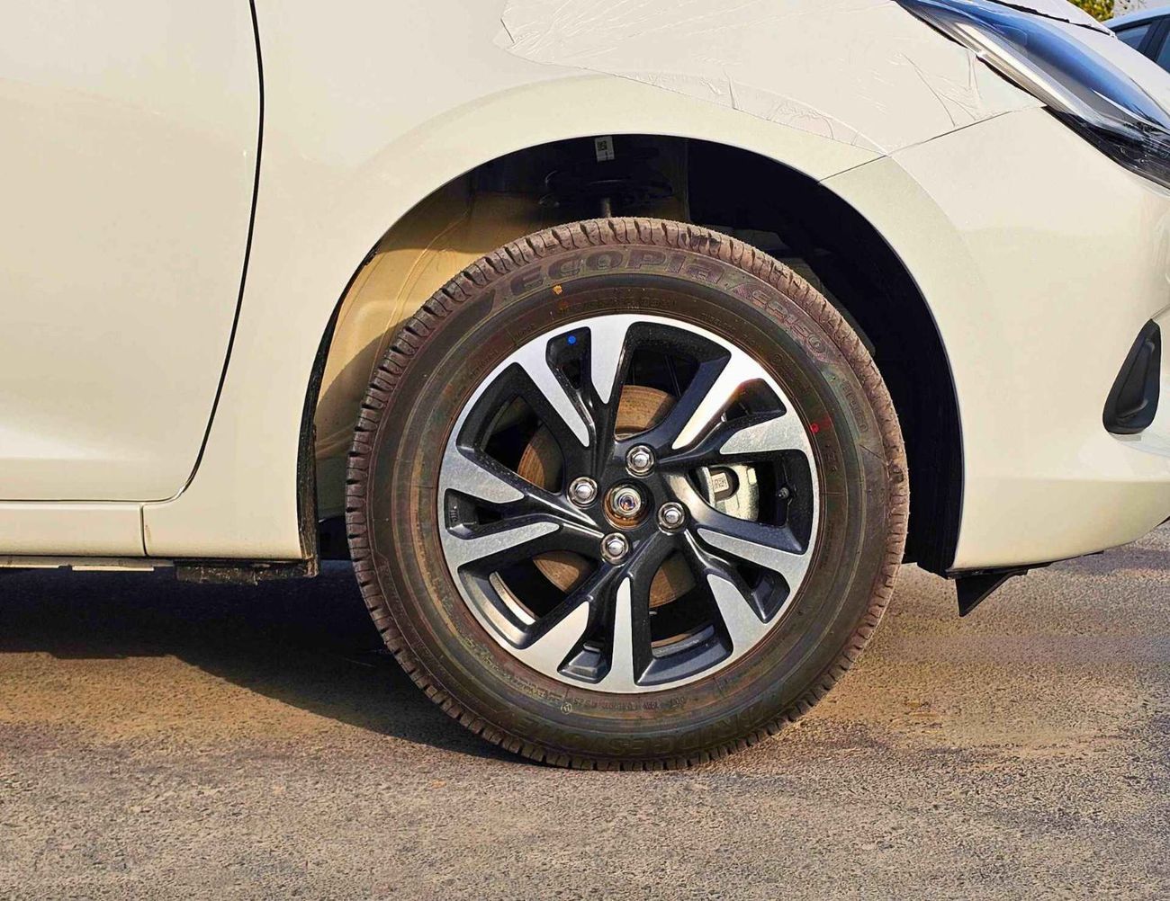 سوزوكي سويفت GLX / 1.2L PETROL A/T / PUSH START / REAR PARKING SENSOR / REAR CAMERA / CODE # GLX