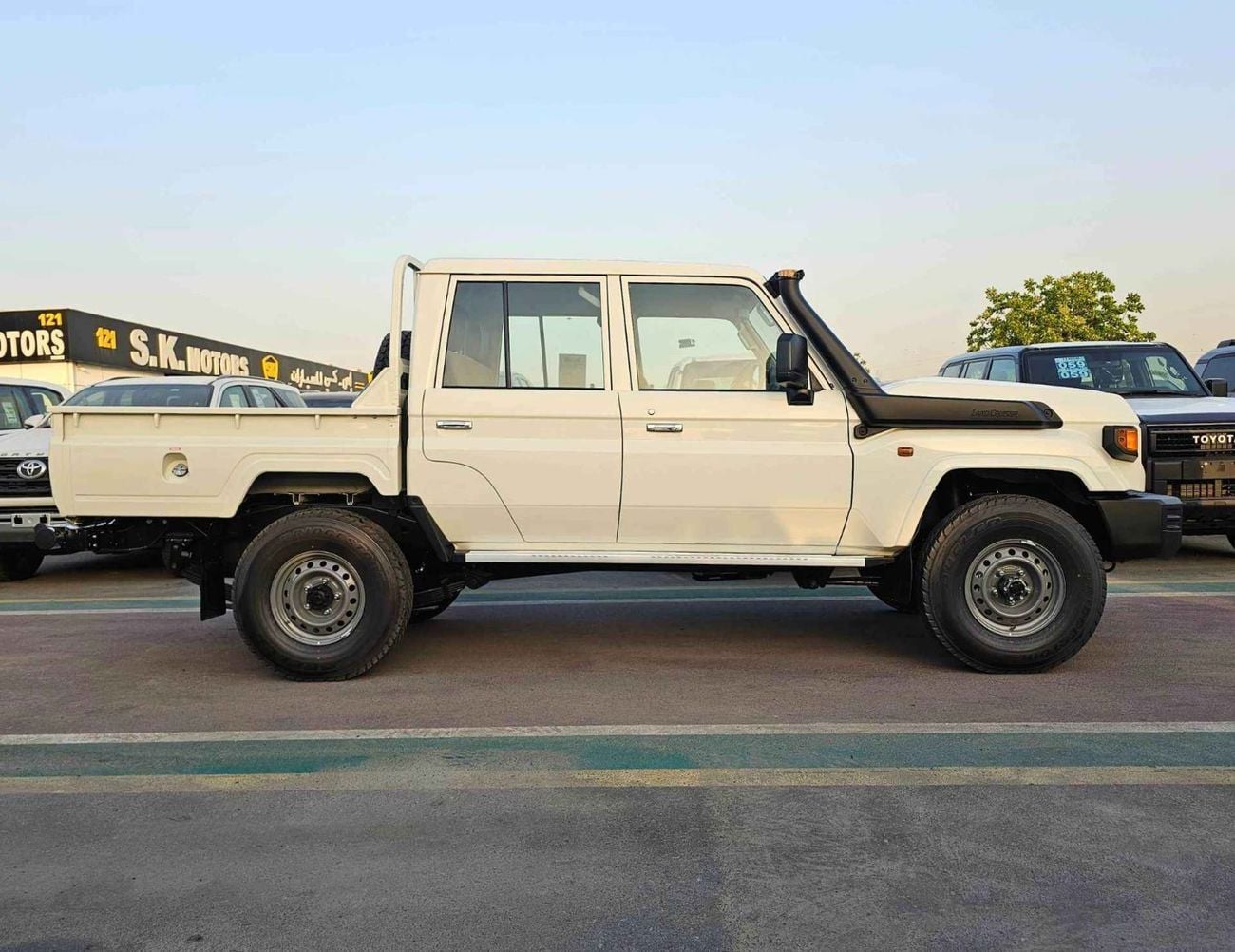 Toyota Land Cruiser Pick Up  DOUBLE CABIN MANUAL / 2.8L V4 DIESEL 4WD / SNORKEL (CODE # STD-E)