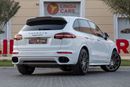 بورش كايان GTS 3.6L Porsche Cayenne GTS 2016 GCC under Warranty with Flexible Down-Payment.