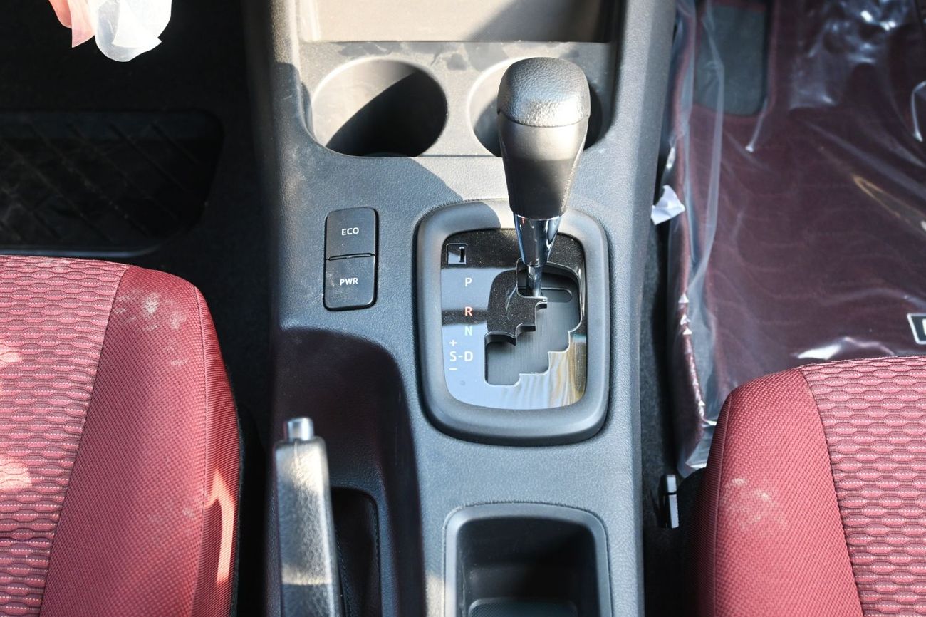 Toyota Hilux Toyota Hilux pickup narrow chassis/body Petro engine 2.7 automatic gear power window manual A.c doub