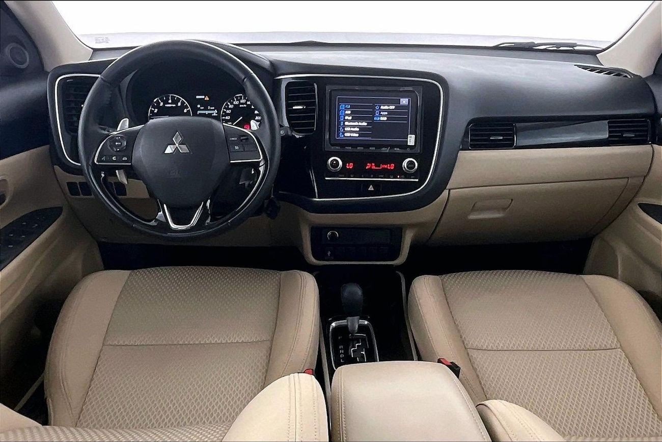 ميتسوبيشي آوتلاندر 2.5 GLX AUTO 4WD 7SEAT ML FABRIC SEATS | شامل الضمان | 0 ﺪﻔﻋﺓ ﺃﻮﻟﻯ