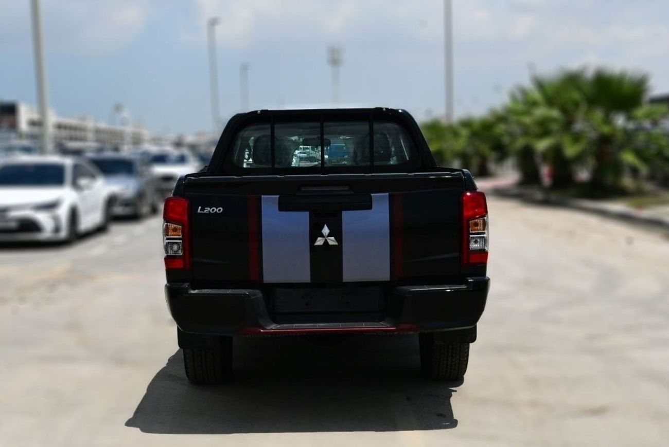ميتسوبيشي L200 ميتسوبيشي L200 ديزل فل أوبشن أوتوماتيك 2.4 لتر أسود من الخارج أسود من الداخل
