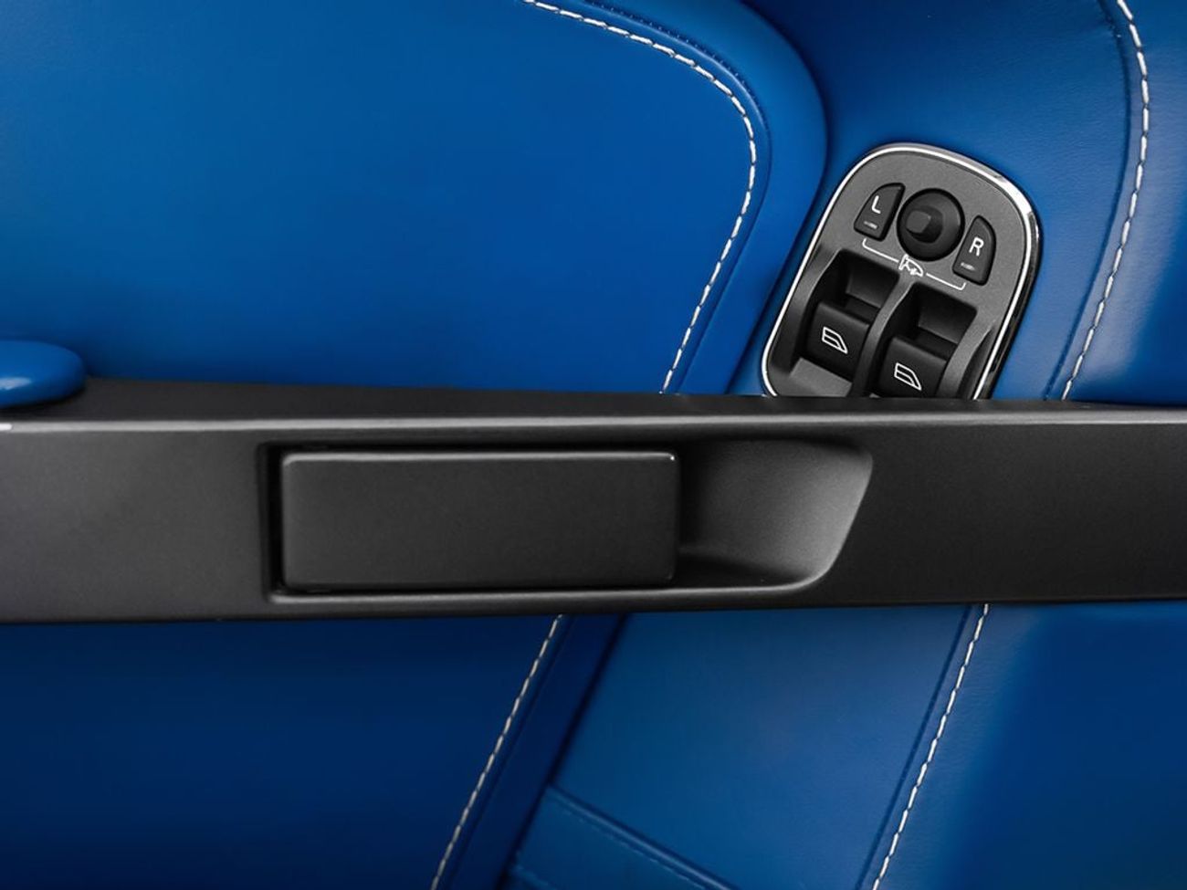 أستون مارتن فانتيج V8 4.7L