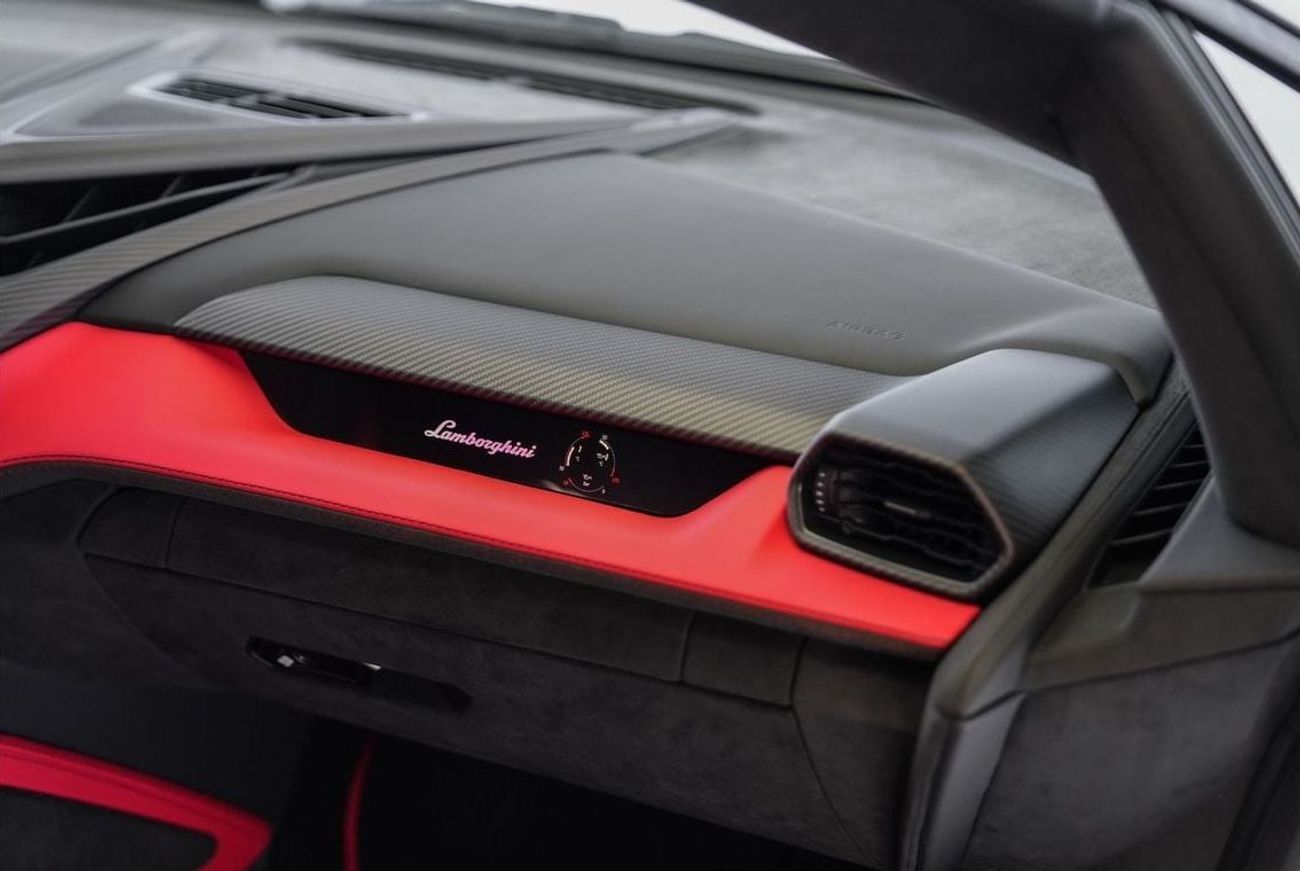 لامبورغيني ريفويلتو 6.5L V12 Hybrid