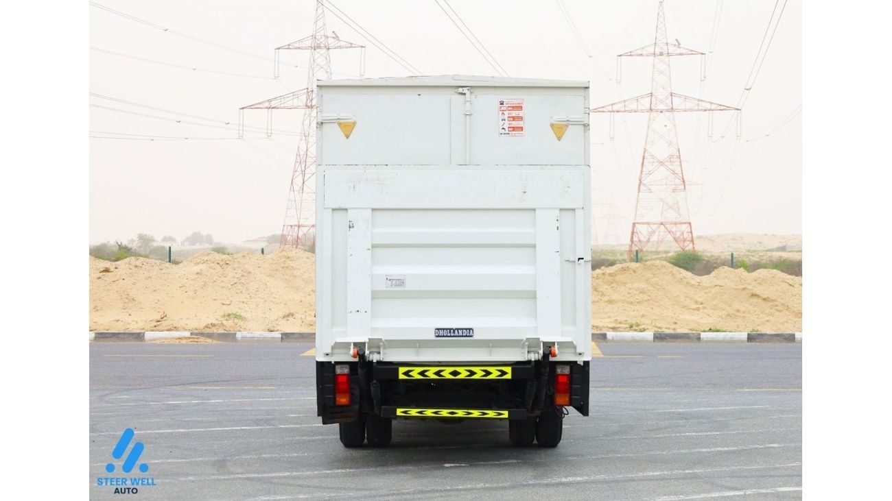 Hino 300 614 / Dual Cab 4.0L RWD / Diesel M/T with Rear AC / Like New Condition / GCC Specs